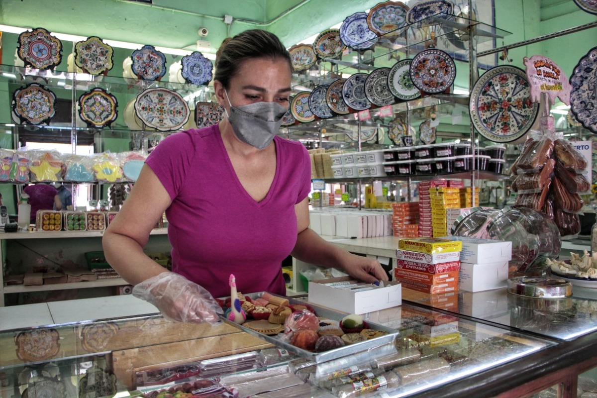 Calle de los Dulces en Puebla ya espera a miles de visitantes | Melanie Torres