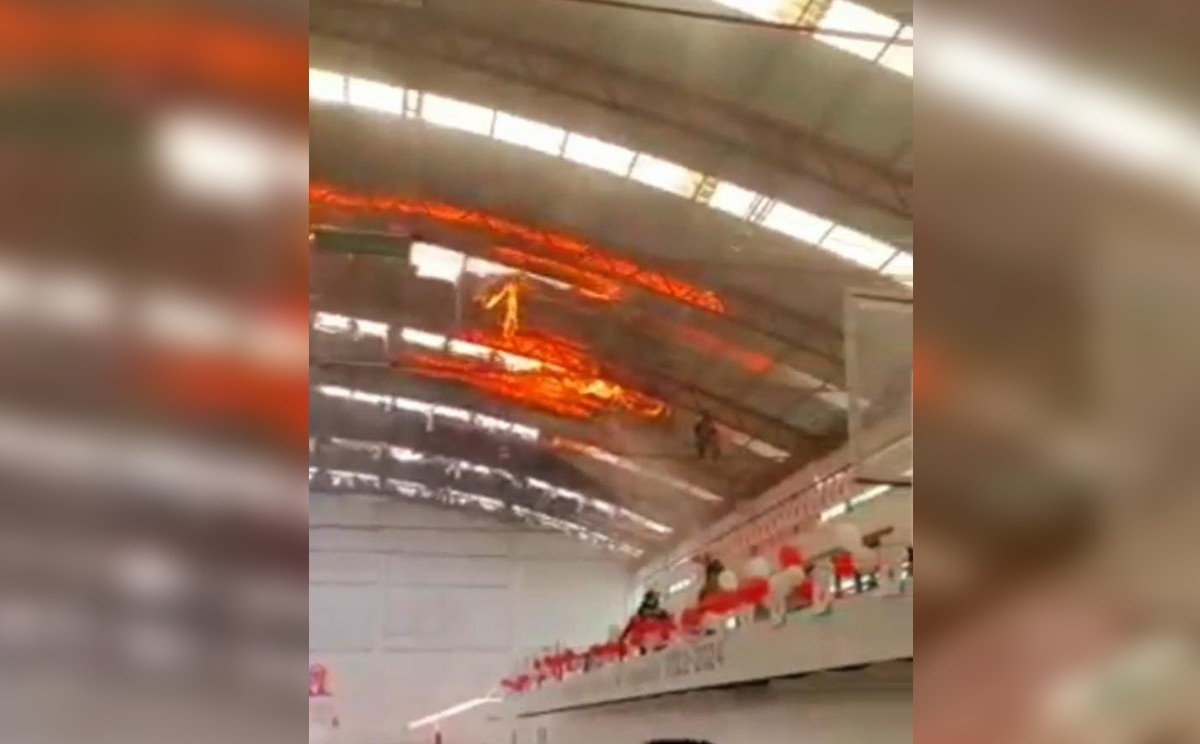 "Incendio en gimnasio municipal de Cuautitlán" | Especial.