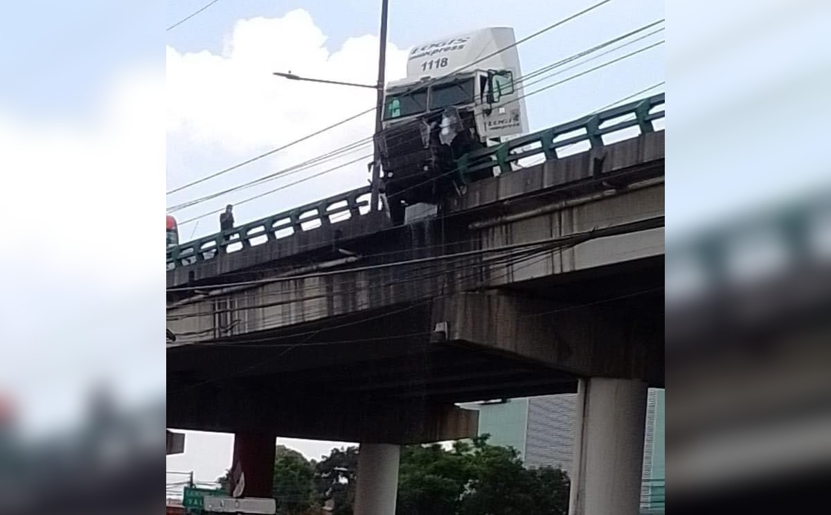 Al momento se encuentra cerrada la circulación vial.