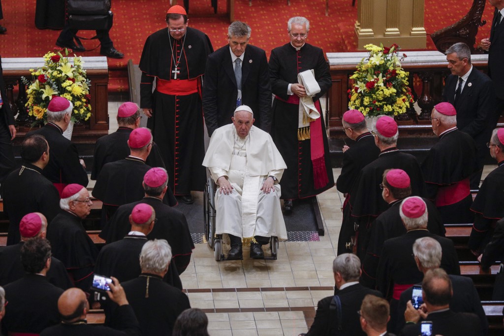 El Papa Francisco durante una mesa en su cuarto día de visita a Canadá. (AFP)