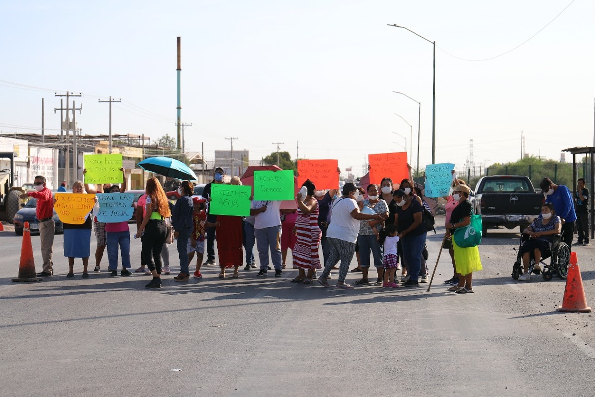 Vecinos protestan por falta de agua en Gómez Palacio | Rolando Riestra