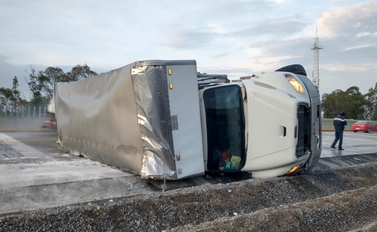 La volcadura ocurrió en el kilómetro 38 de la autopista, a la altura de Ixtapaluca. | CarlosTejeda