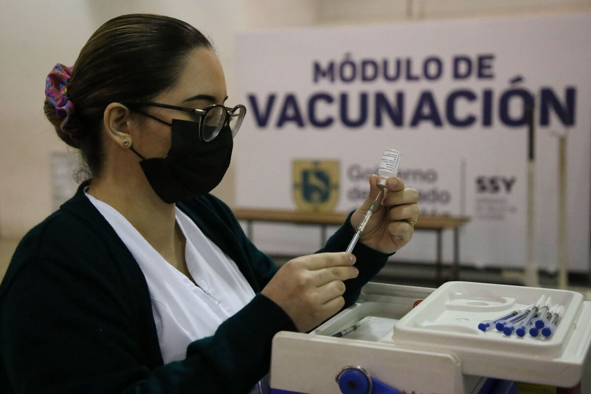 Aplicación de vacunas contra el coronavirus. (Cuartoscuro)