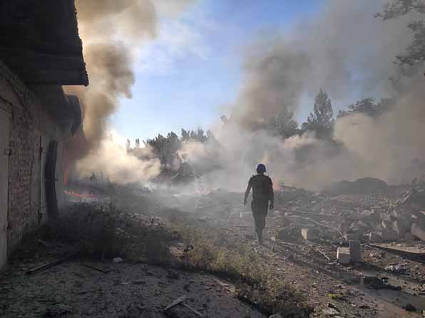 Los bombardeos y la presencia de tropas cerca de ciudades generó que miles de ucranianos huyeran de sus hogares.  | Reuters.