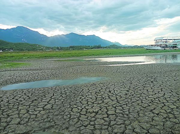 El embalse hermoso de años atrás, ahorita es parecido a un desierto y no parte del Pueblo Mágico. Eduardo Mendieta