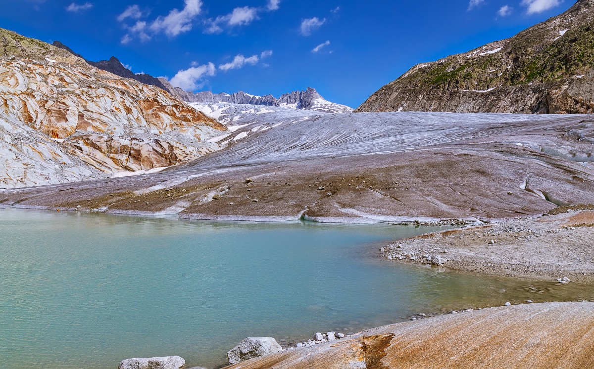Los efectos el deshielo de glaciares y la ola de calor en Los Alpes (Shutterstock).