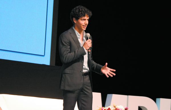Hernández presentó su conferencia Vivir con propósito en el Teatro de la Ciudad. Raúl Palacios