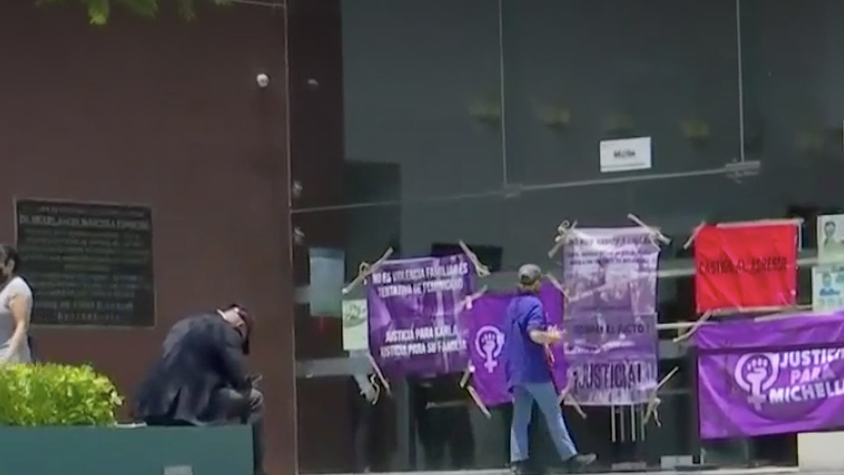 Manifestantes bloquean calles en CdMx por violencia de genero