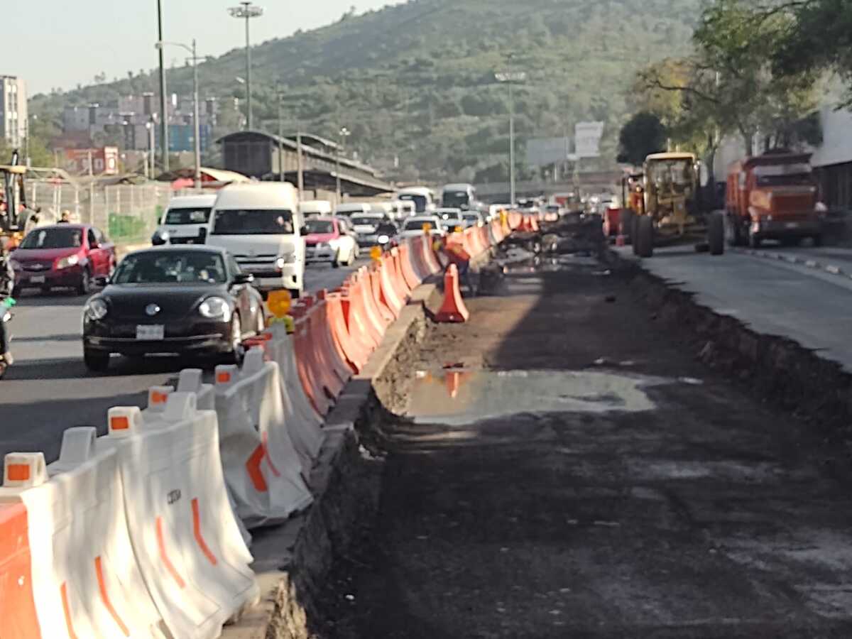 Obras de sustitución de pavimento genera asentamiento kilométrico  en la avenida Insurgentes