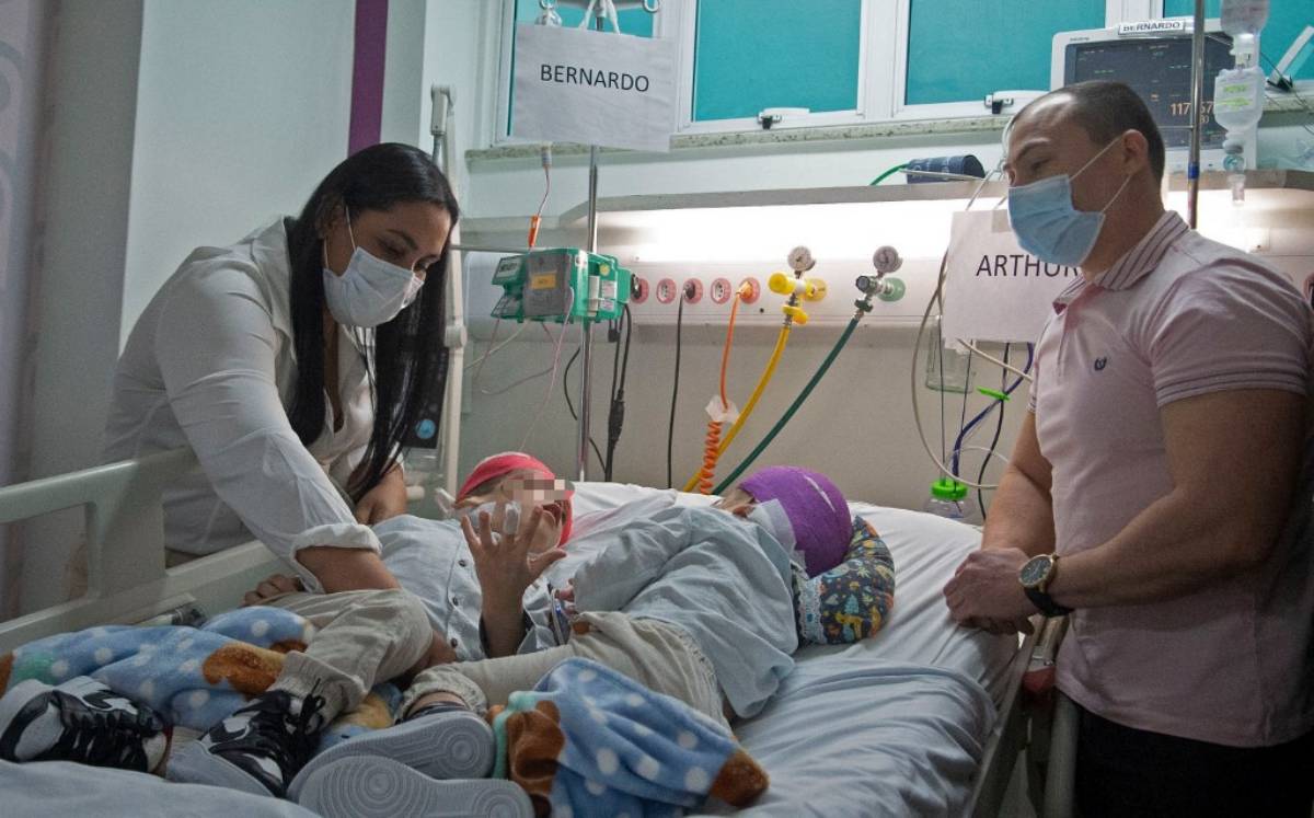 Separan siameses en Brasil (AFP).