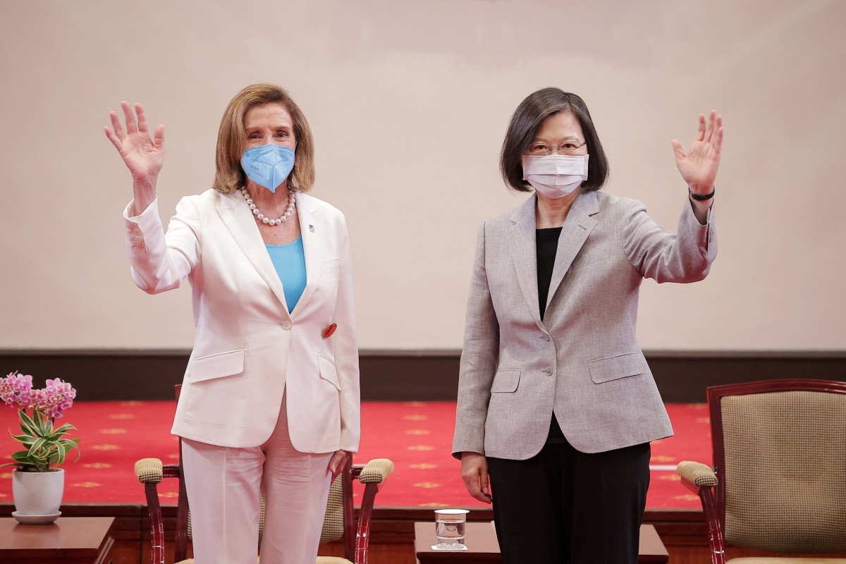 Nancy Pelosi, presidenta de la Cámara Baja de EU, junto a la presidenta de Taiwán, Tsai Ing-wen. (Reuters)