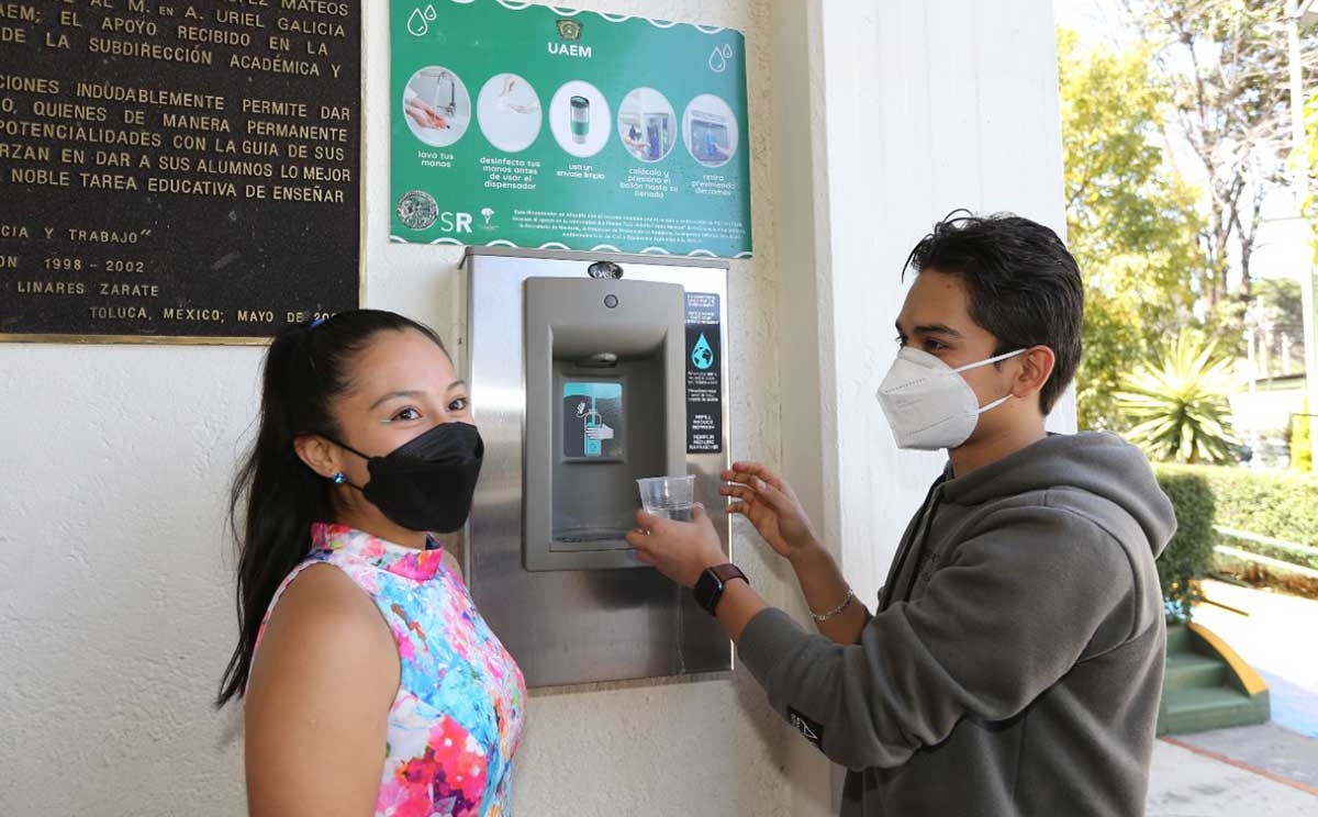 "Otorga agua de manera gratuita a la comunidad universitaria" | Especial.