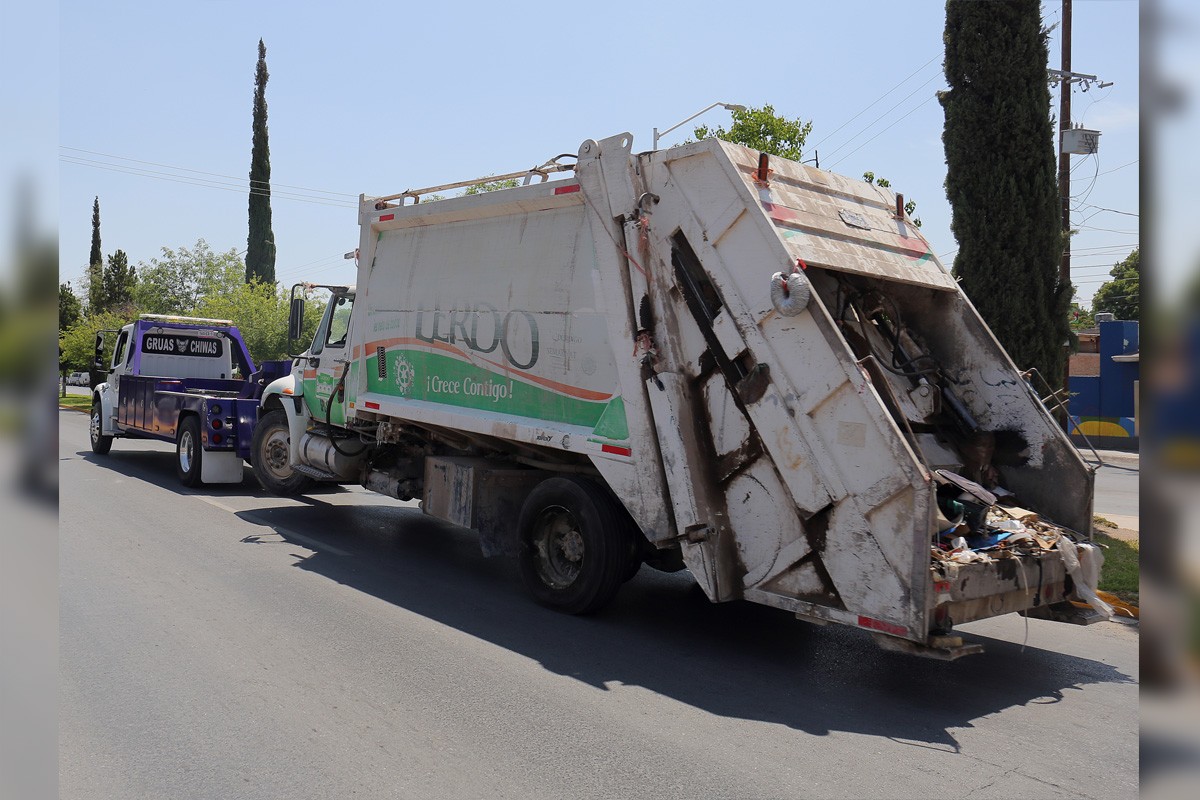 Recolectan basura en trailas por fallas de camiones en Lerdo. | Rolando Riestra
