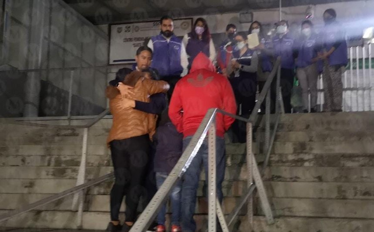 Antes de retirarse la joven agradeció a las personas que la apoyaron a conseguir su libertad. (Especial)