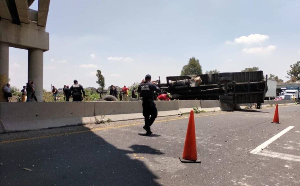 El conductor de la unidad fue trasladado a un hospital. (Especial)