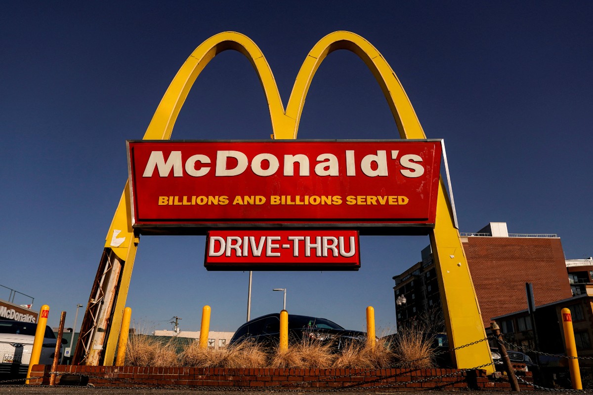 El tiroteo fue al interior de un McDonald's en Nueva York. (Reuters)