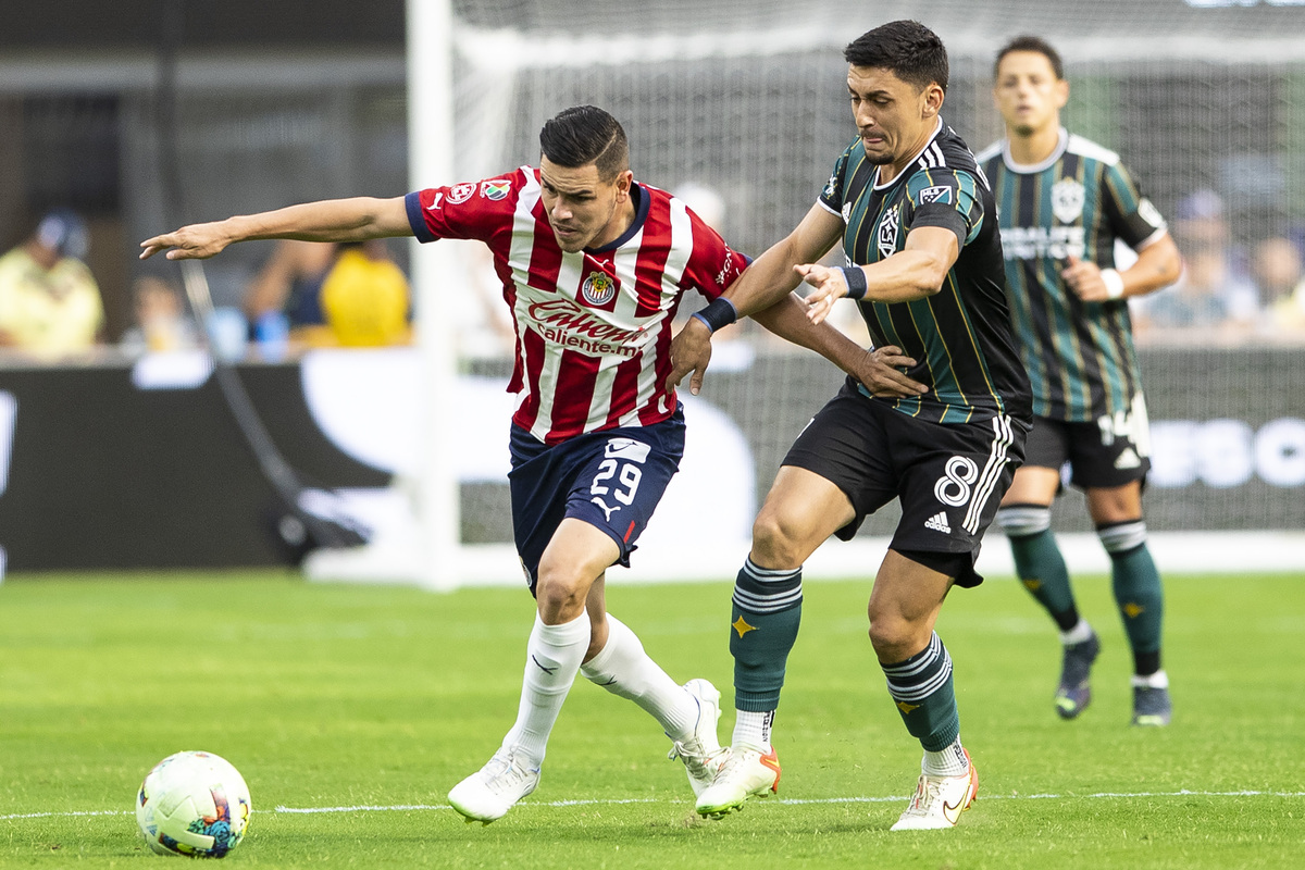 https://cdn.milenio.com/uploads/media/2022/08/03/galaxy-vs-chivas-partido-leagues.jpg
