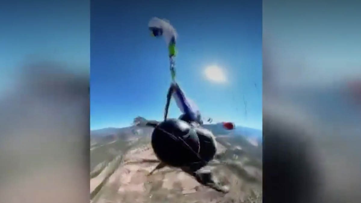 Parapentista se salva de morir, abre paracaídas de emergencia