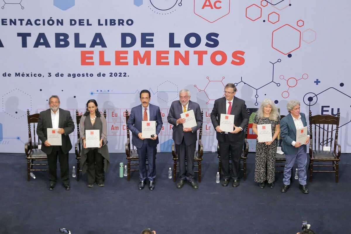 Presentación del libro “La Tabla de los Elementos" en el patio central del Palacio de Minería  (Cortesía)