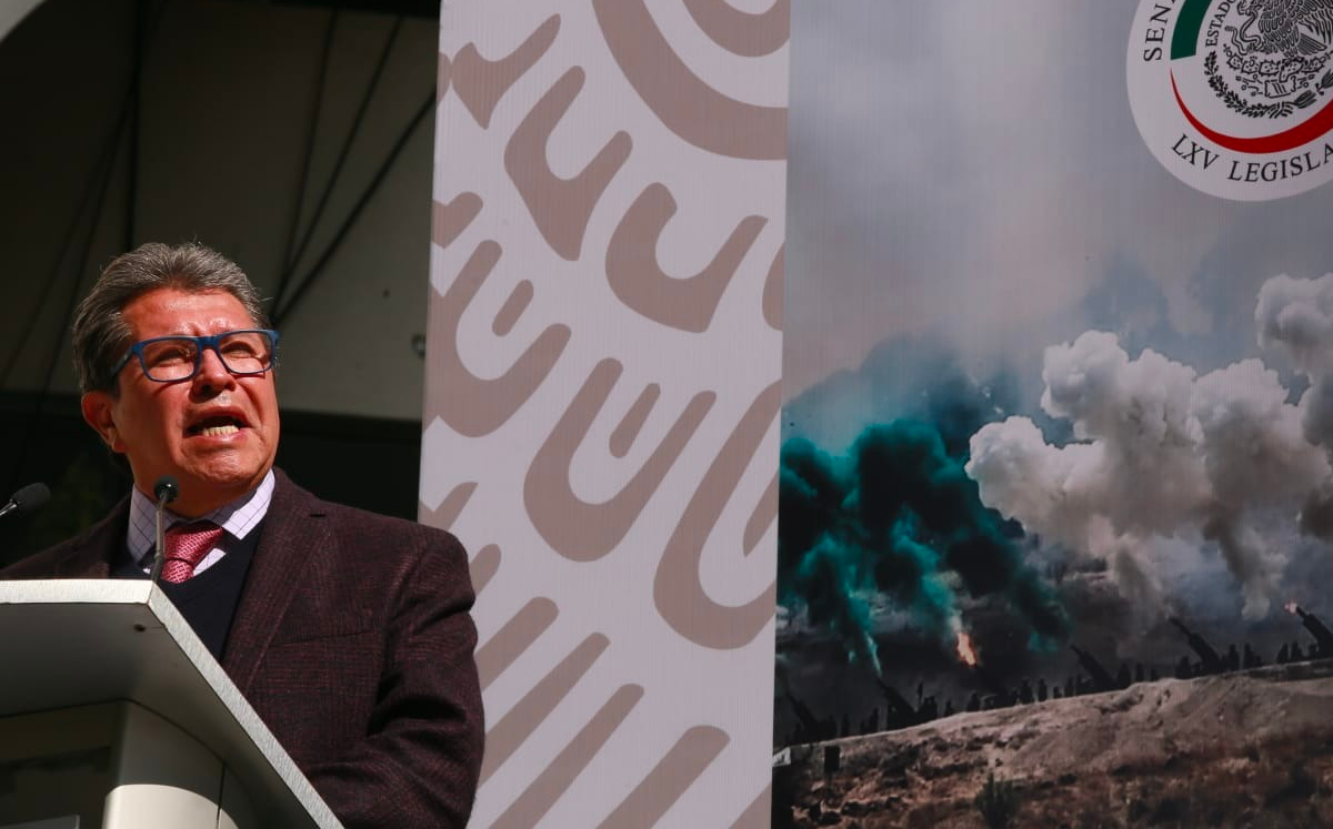 El senador Ricardo Monreal durante la exposición fotográfica. | Octavio Hoyos