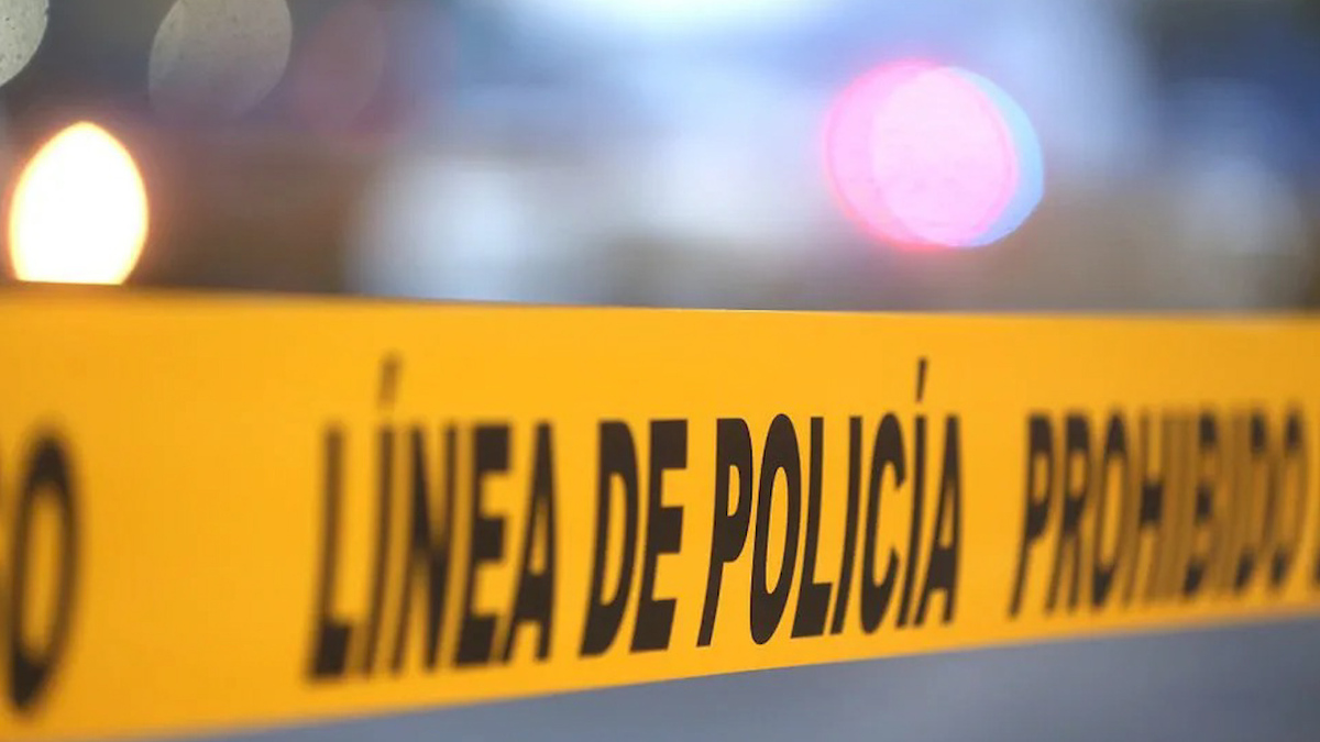Abandonan 2 cuerpos frente a una estación de policía en Baja California