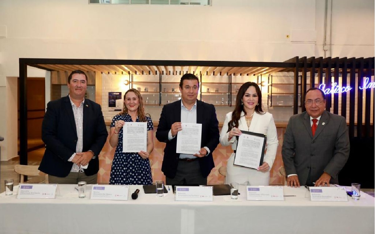 Carmen Lilia Canturosas Villarreal firmó Acuerdo Interinstitucional de Hermanamiento con Jalisco. (Cortesía)