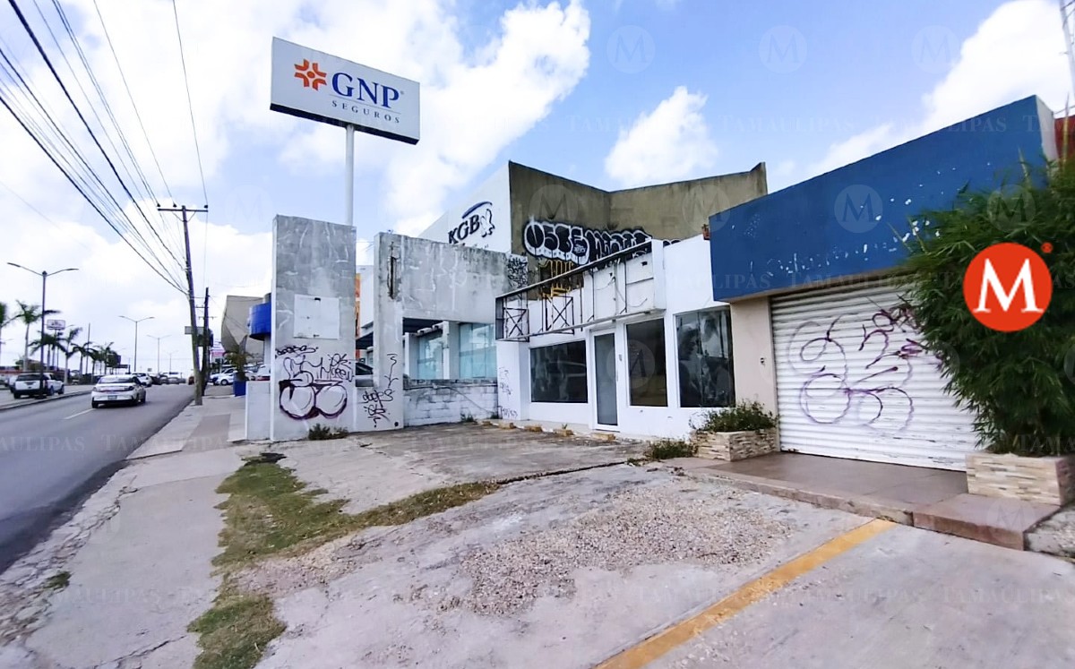 Comercios que han cerrado sobre la Avenida Hidalgo. (Yazmín Sánchez)