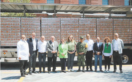 El director de Caintra estuvo en el evento de entrega de 500 mil latas de agua potable de Heineken. LEONEL ROCHA