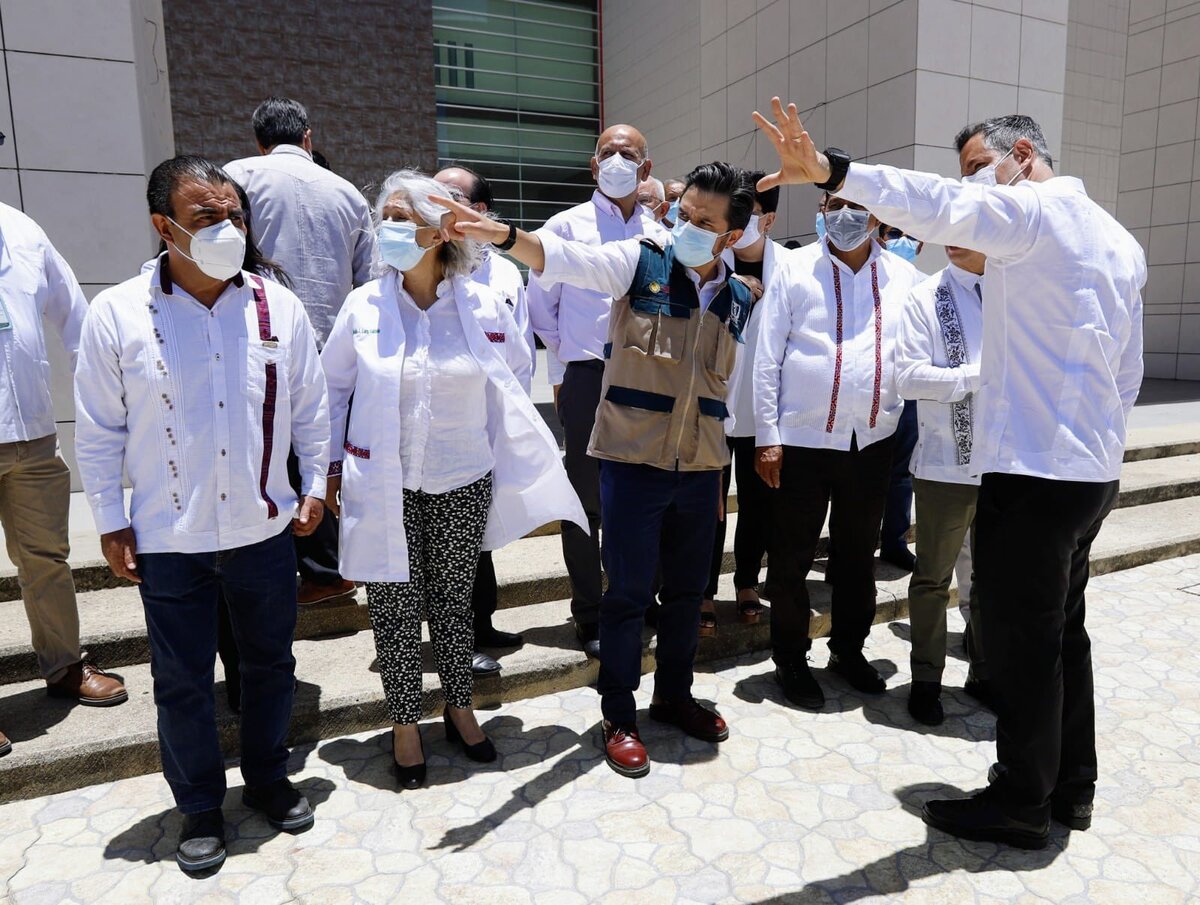 El director del IMSS visitó algunos hospitales de Oaxaca. (Tomada de @zoerobledo)