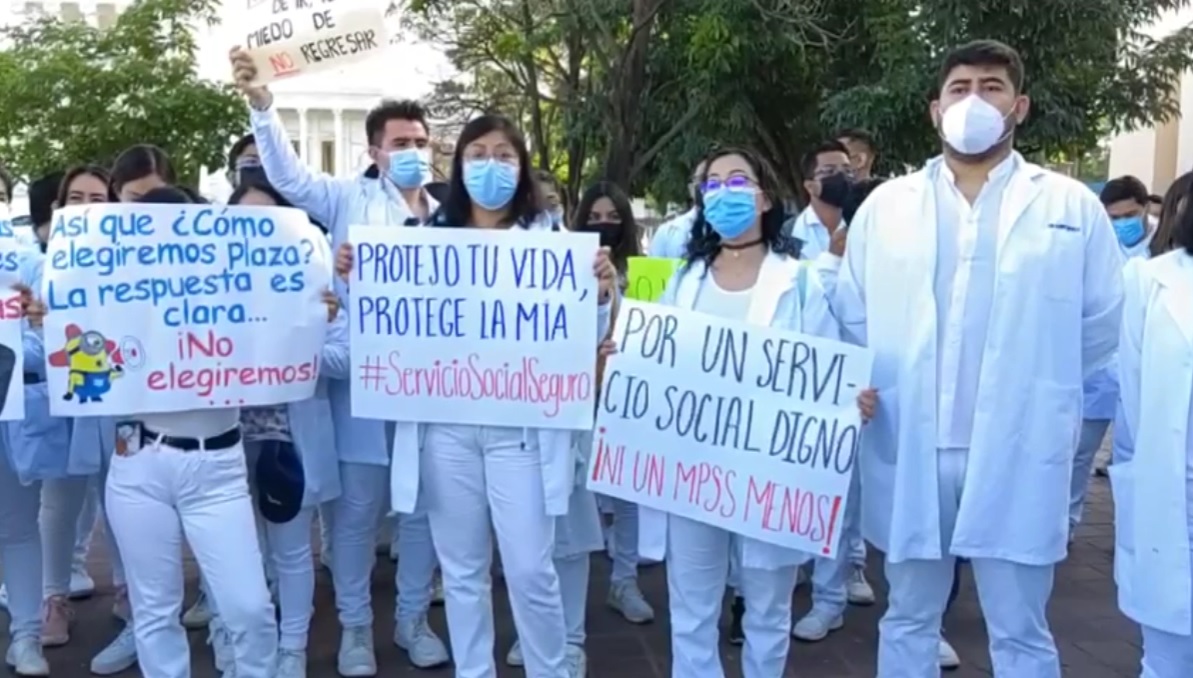 Los estudiantes de medicina se manifestaron para exigir seguridad en Oaxaca. | Especial