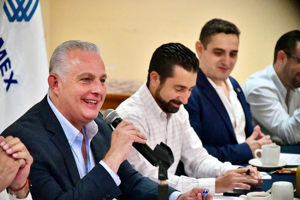 Da seguimiento Román Cepeda a acuerdos con empresarios. | Cortesía