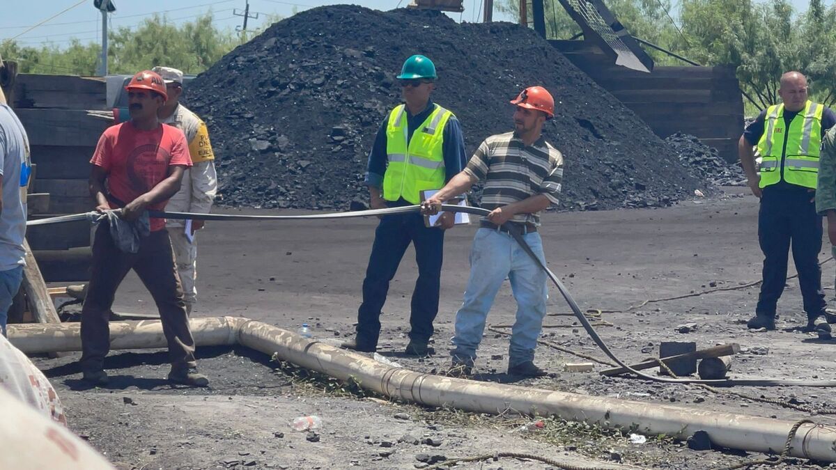 Hay que ser realistas, ya no lo vamos a sacar vivo: hermano de minero atrapado en Sabinas