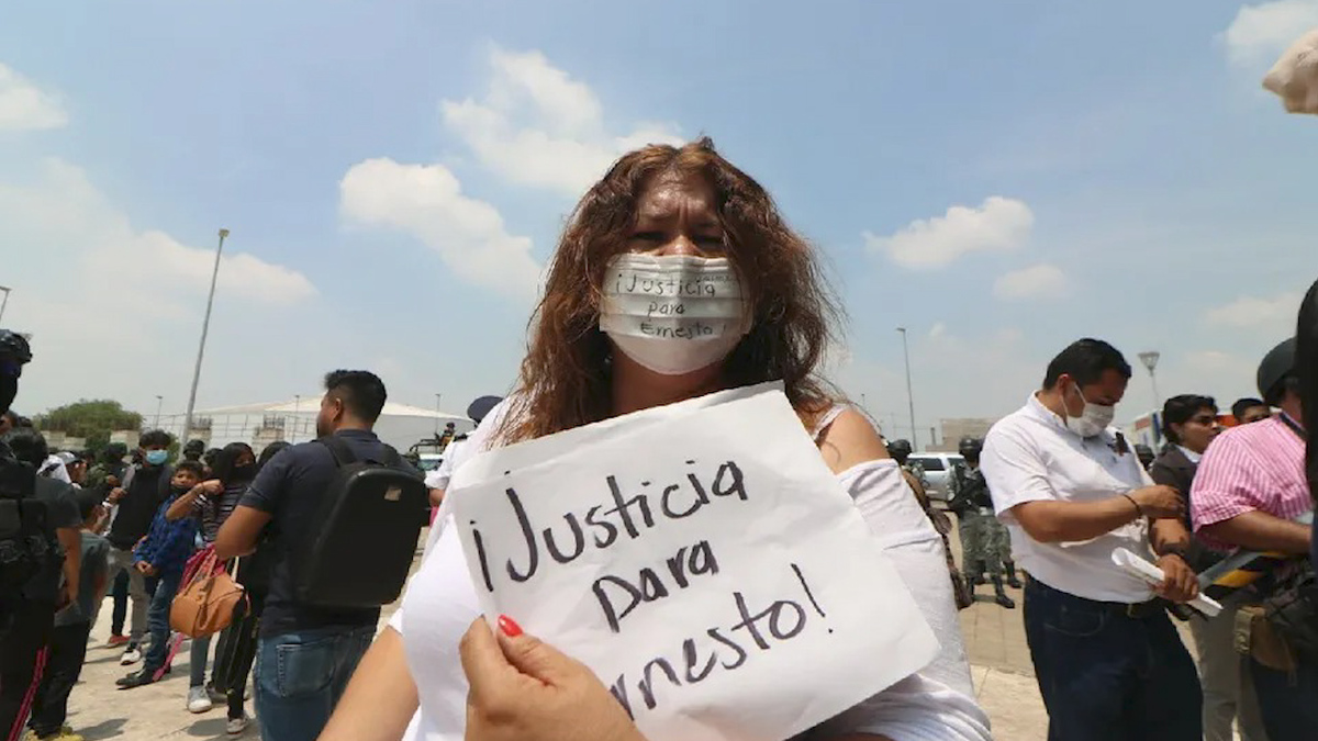 Familiares dan el último adios a periodista Ernesto Méndez