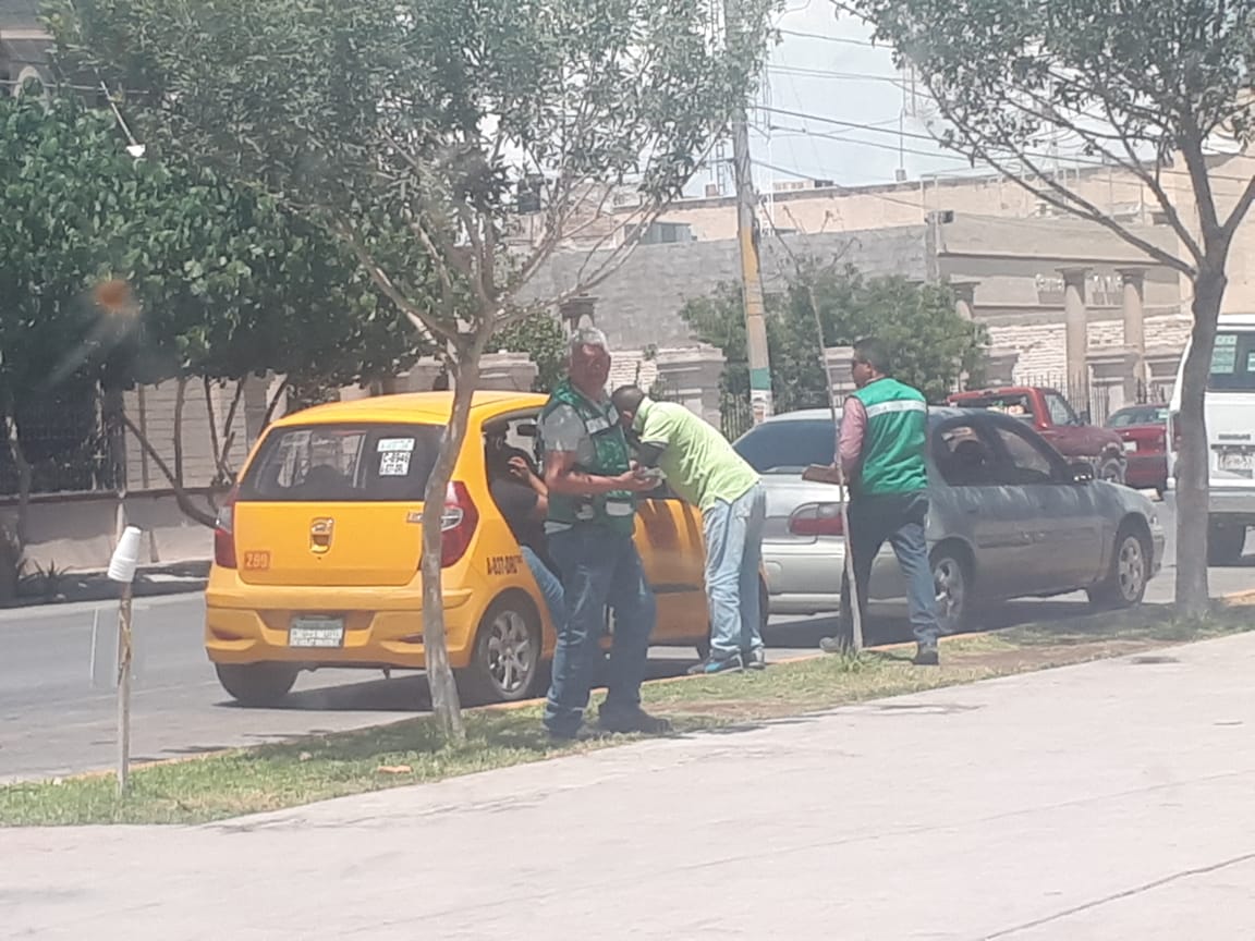 No se permiten taxis foráneos en la ciudad de San Pedro, personal de Autotransporte del municipio los vigila. | Especial