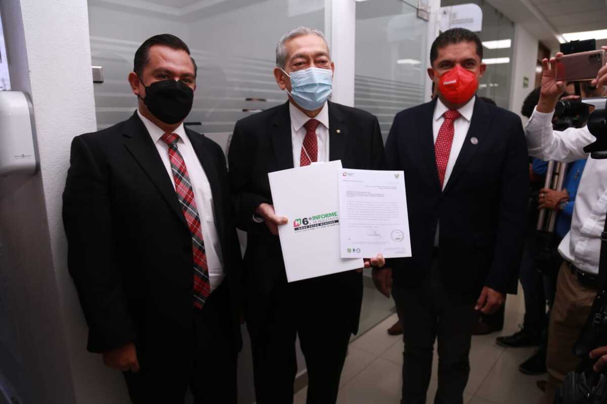 El secretario de gobierno Simón Vargas, entregó el sexto informe de actividades del gobernador Omar Fayad (Jorge Sánchez