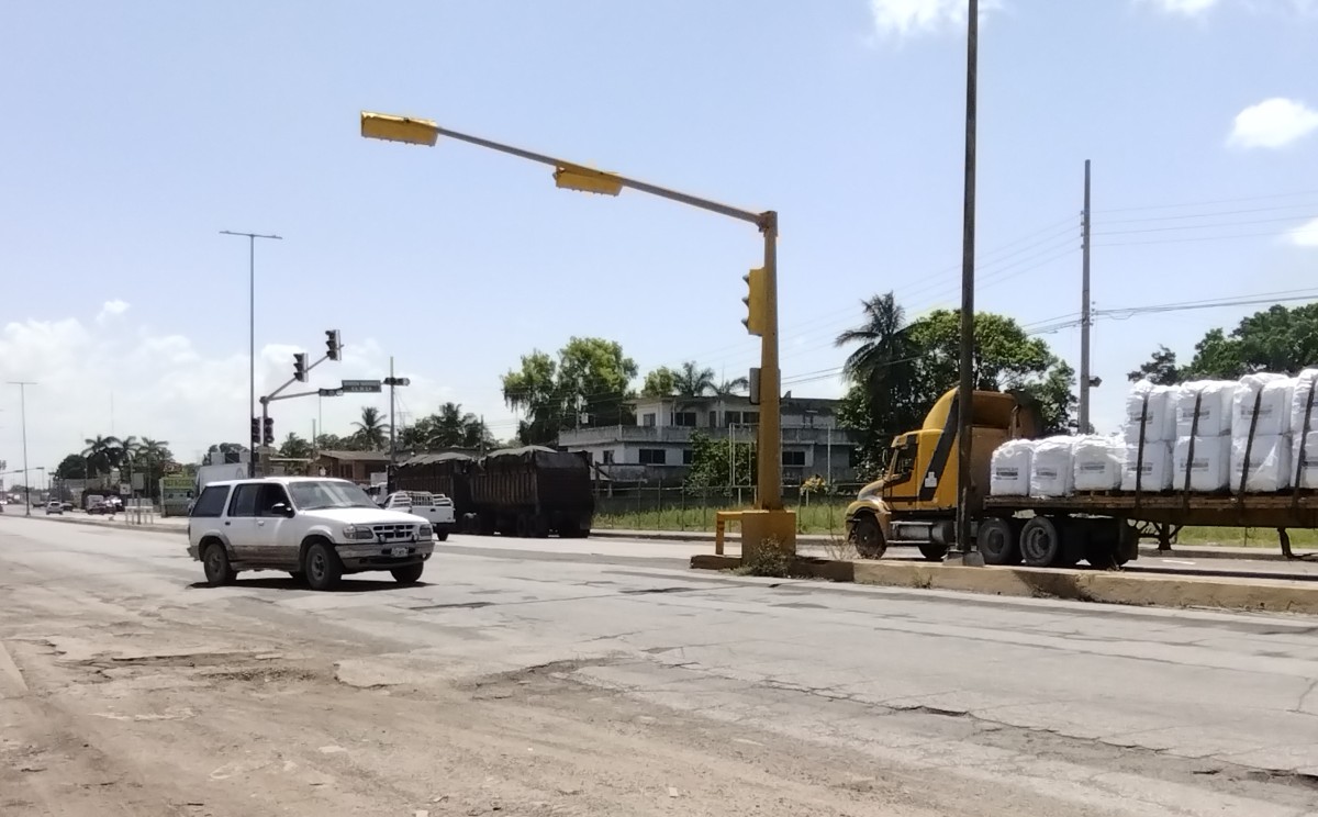 https://cdn.milenio.com/uploads/media/2022/08/05/urgen-rehabilitar-baches-boulevard-moralillo-1.jpg