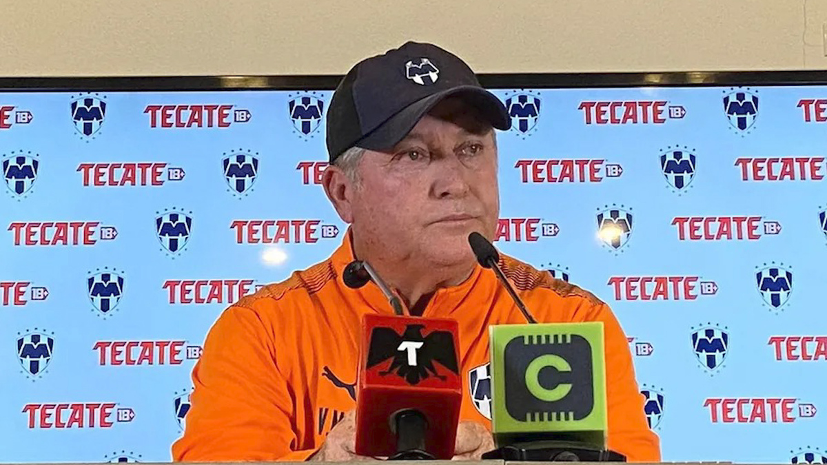 Víctor Manuel Vucetich apoya salida de César Montes a Rusia