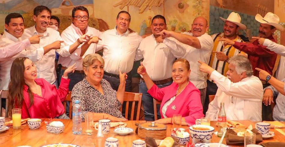 Se congregaron en un desayuno alcaldes, diputados federales y locales con el fin de apoyar al subsecretario. (Cortesía)