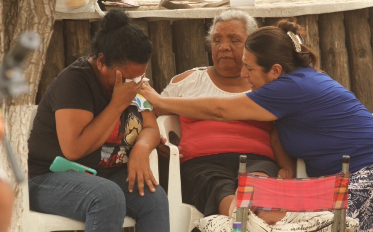 Familiares de mineros atrapados en Sabinas mantienen esperanza de rescatarlos