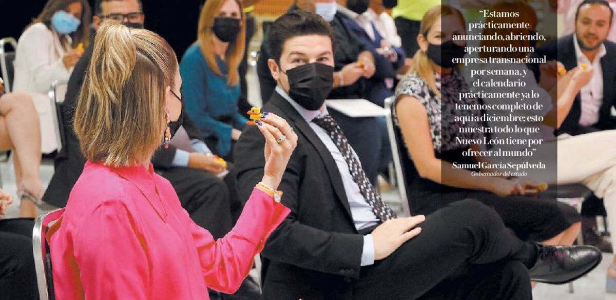 El gobernador del estado, aquí con su esposa Mariana Rodríguez, destacó que tienen la agenda llena de aperturas de empresas de aquí a diciembre. Leone