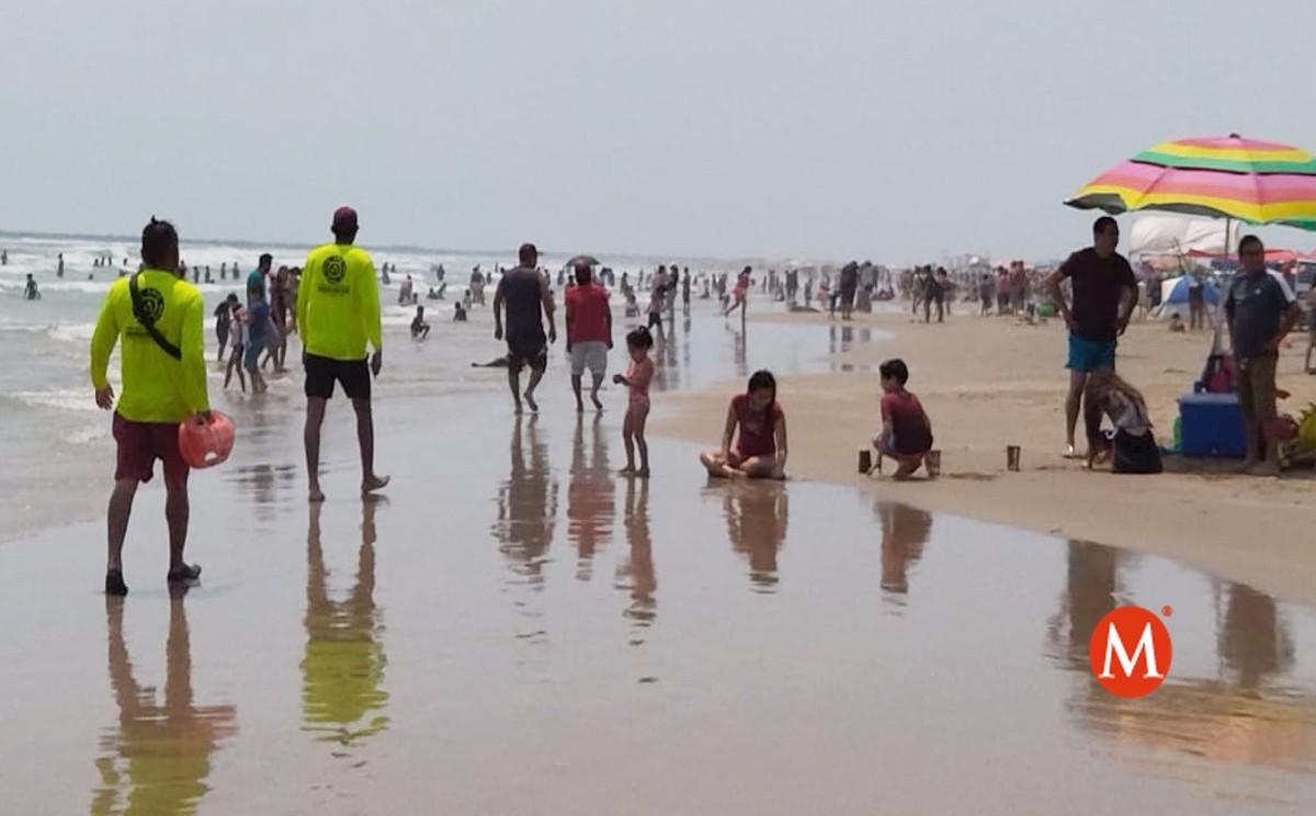 Insisten a bañistas acatar recomendación de salvavidas en Miramar