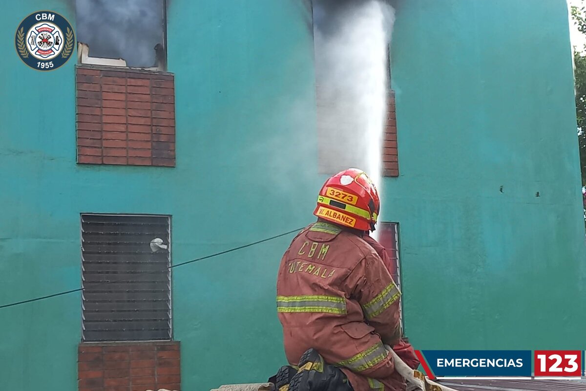 El incendio fue durante la tarde del domingo en la periferia de la Ciudad de Guatemala. (AP)