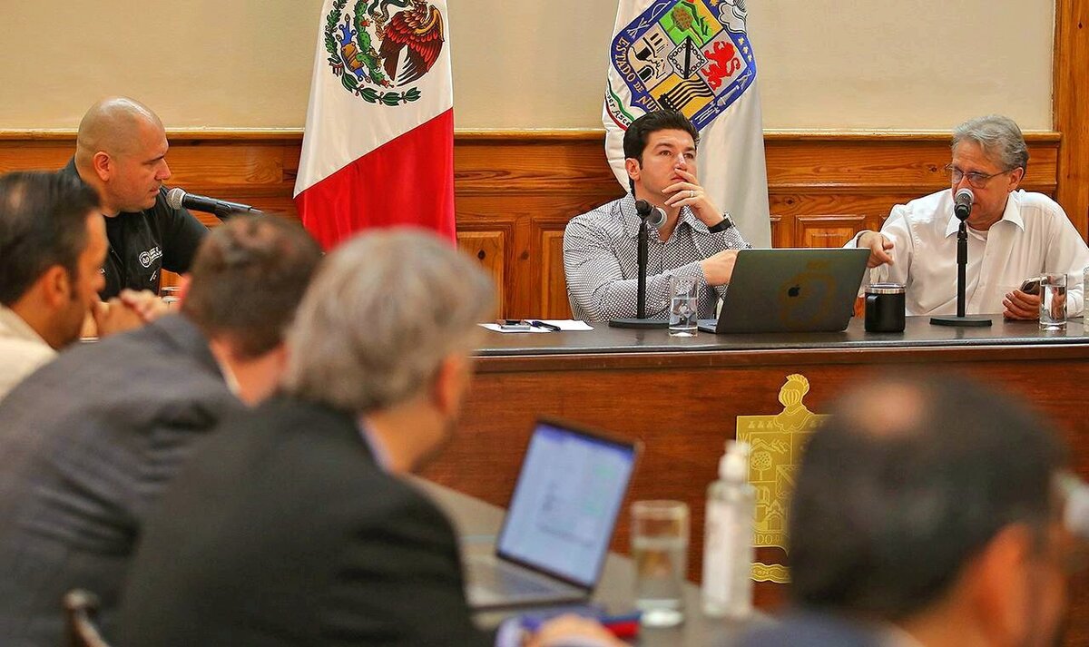Samuel García, gobernador de Nuevo León durante una reunión referente a la crisis de agua que vive la entidad. | Cortesía
