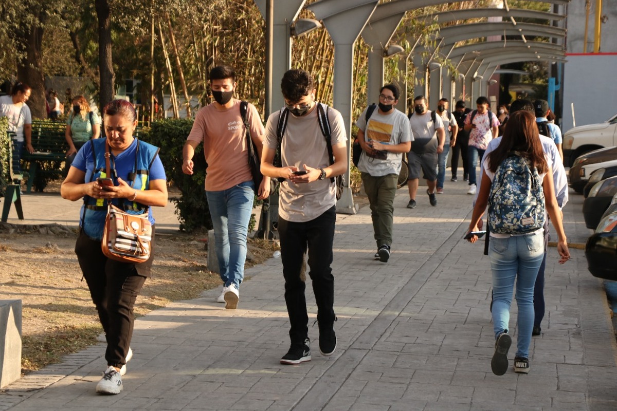 La Universidad Autónoma de Nuevo León recibió de nuevo en sus aulas 217 mil alumnos inscritos en sus 26 facultades y 29 preparatorias. Foto: Raúl Pala