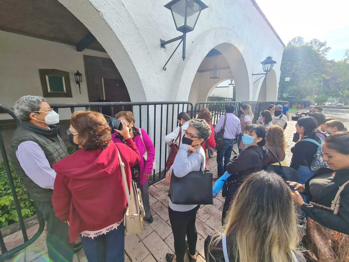 Los afectados por la empresa Asesores Jurídicos Profesionales se manifestaron al exterior de la Casa Jalisco (Juan Carlos Munguía)