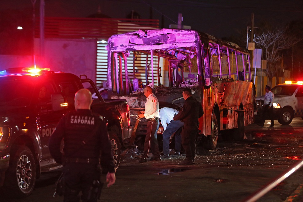 En Jalisco, criminales queman vehículos tras enfrentamiento con Ejército (Fernando Carranza)