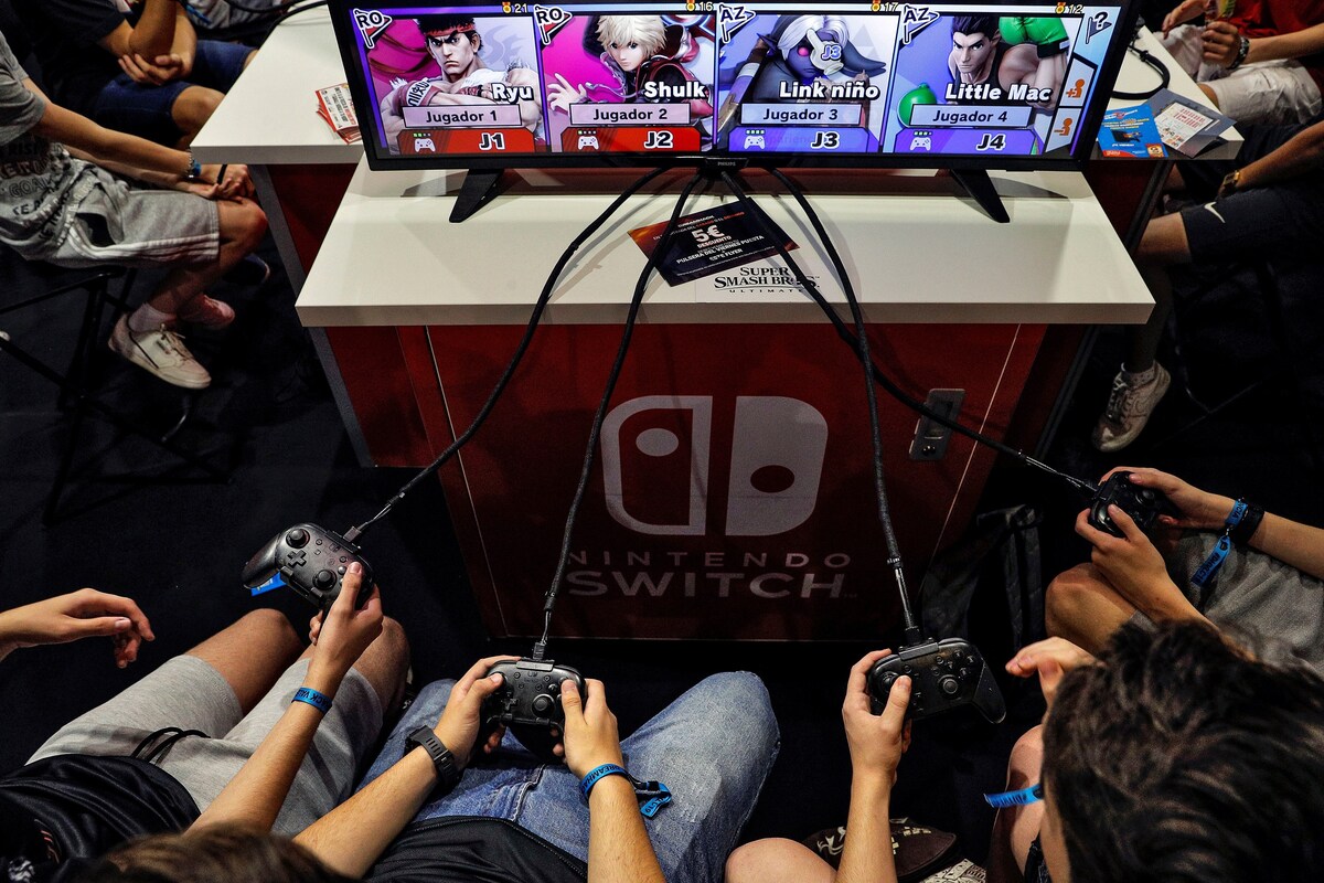 Niños son atraídos por videojuegos. (EFE)