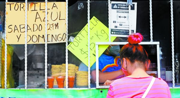 La tonelada de harina para hacer el alimento en locales subió 42.7 por ciento. Araceli López