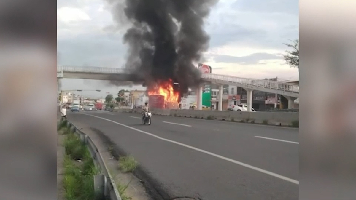 Hombres armados bloquean vías en Zapopan