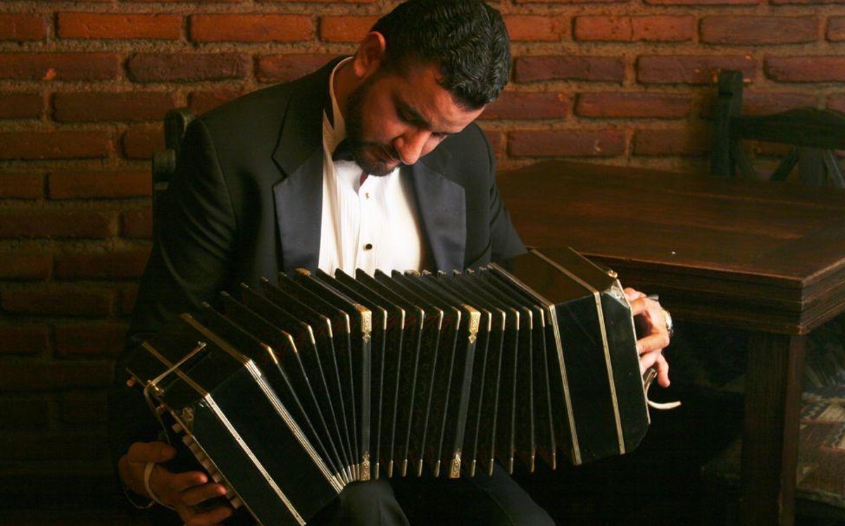 Gabriel Fernández, parte del trío musical. (Especial)
